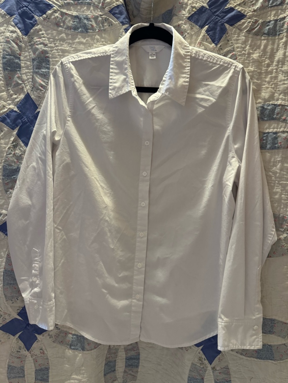 Time and Tru White Women’s Long-Sleeve Dress Shirt